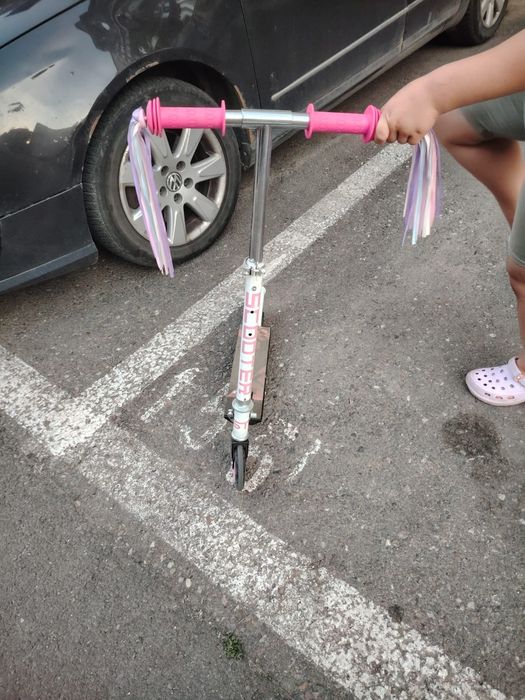 Vand trotineta pentru copii 4-6ani