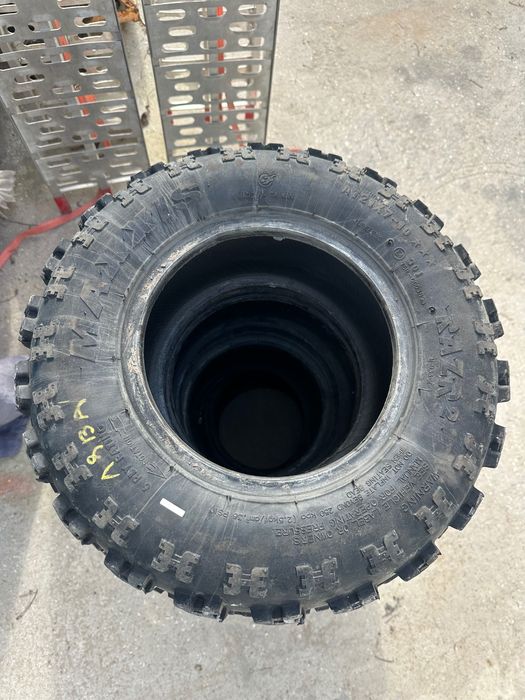 Гуми maxxis razr2