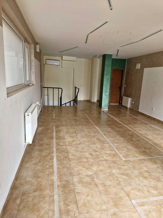 Отдавам под наем помещение на две нива