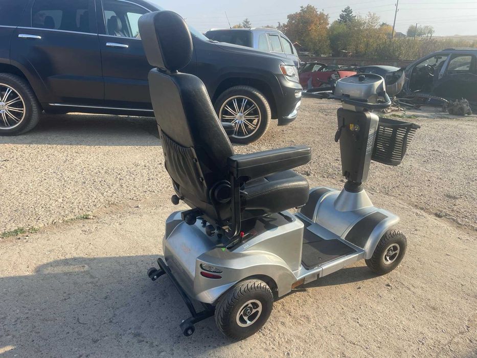 Скутер за трудно подвижни хора или инвалиди