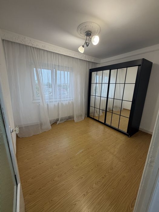 Inchiriez apartament 3 camere