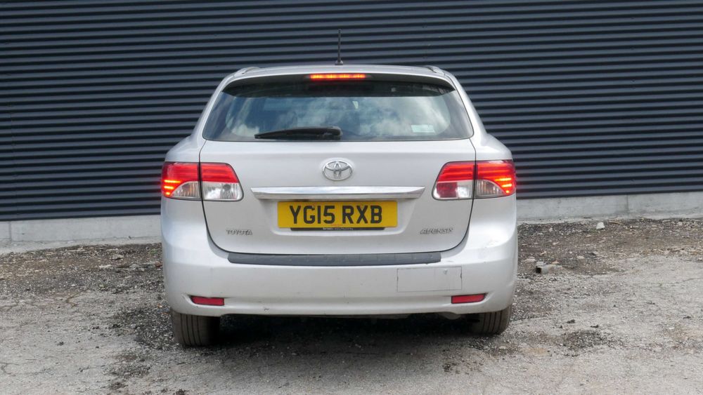 Toyota Avensis III 2009-2015  НА ЧАСТИ В ОПИСАНИЕТО