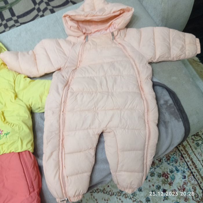 Продам демисезонный комбинезон для девочек