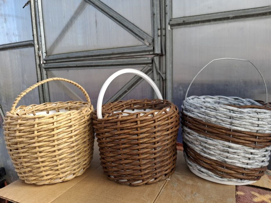 Кашпо из ротанга.