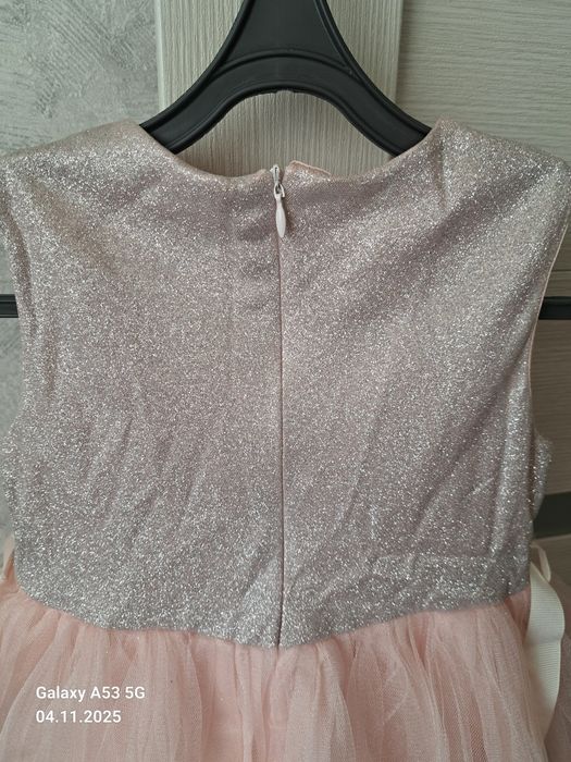 Продам платья девочковые