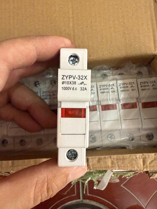 DC aftamat UZIP quyosh panel uchun. Prixdanitel