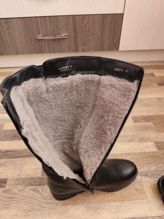 Продам женские сапоги