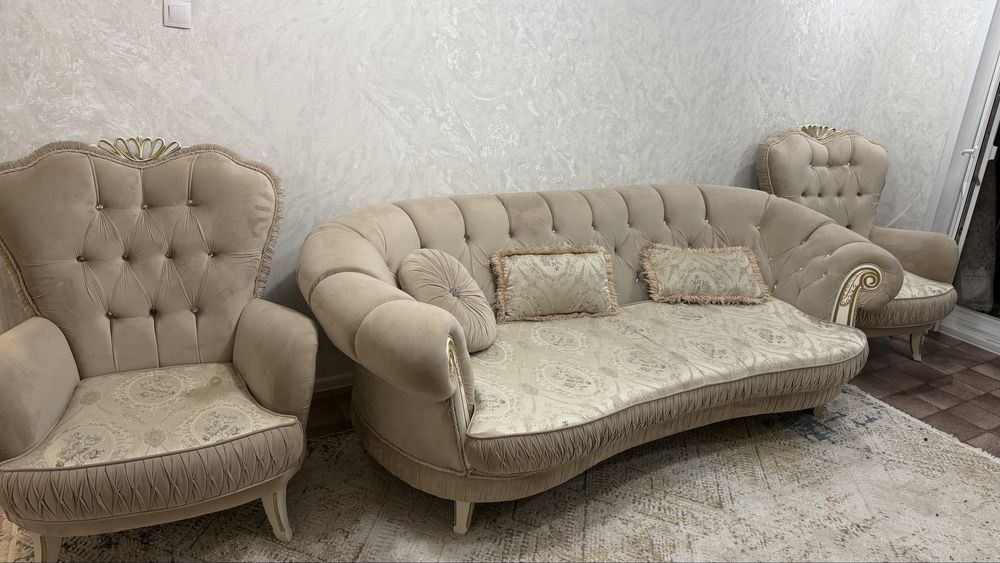 Продам диван для большого зала