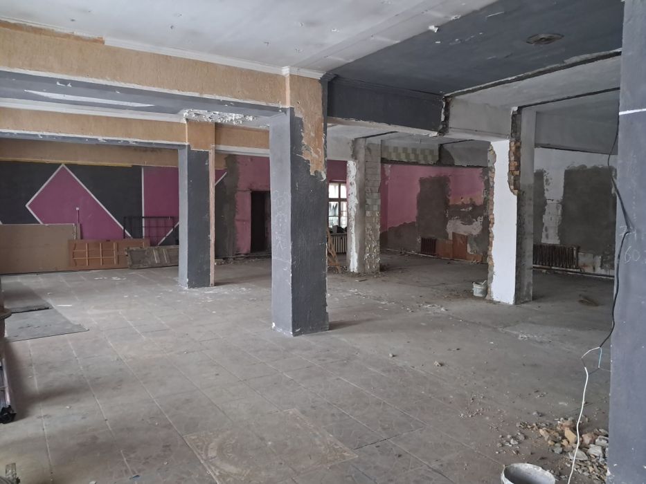 В центре города задаётся  склады