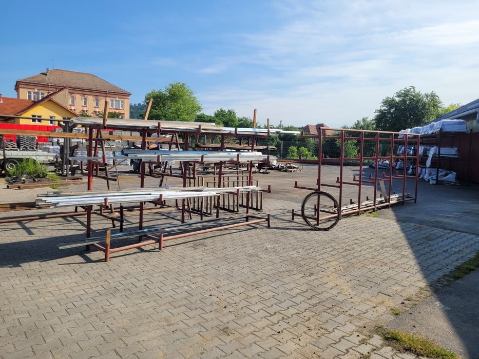 De vânzare rafturile din poze