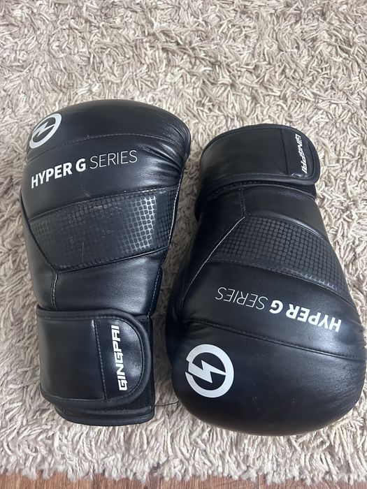 Боксерские перчатки 12oz