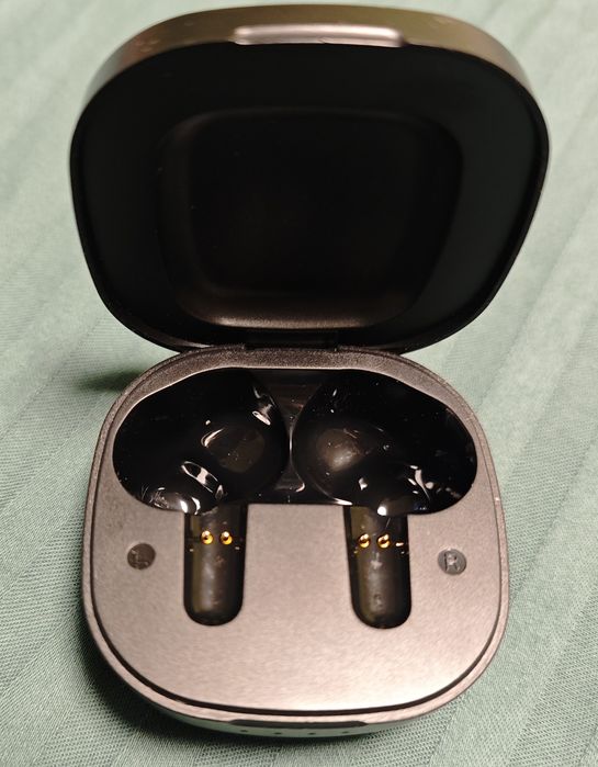 Продавам кутийка за слушалки Genius HS-M910BT