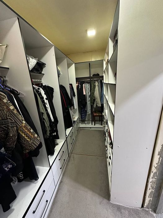 Продаётся дом в хорошо районе, 10 соток земли, 9 комнат