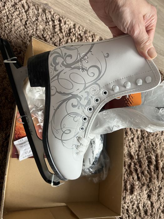 Коньки фигурные 34р