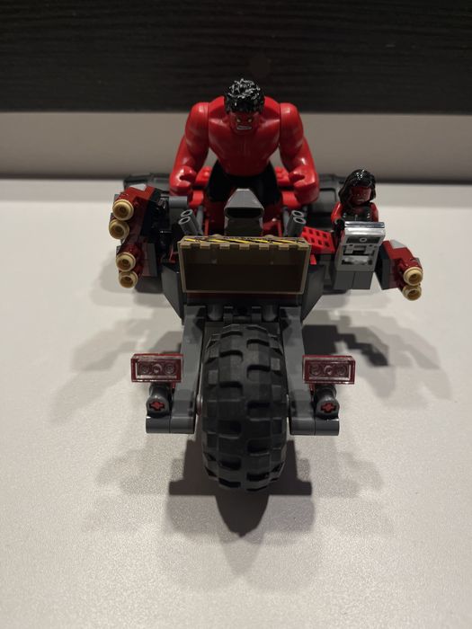Lego Hulk vs Red Hulk original