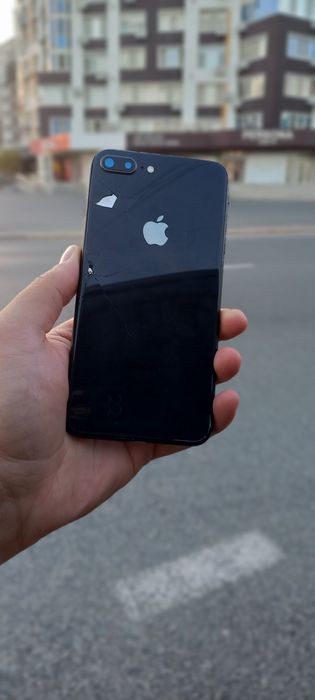 Продам айфон 8 + 64 г