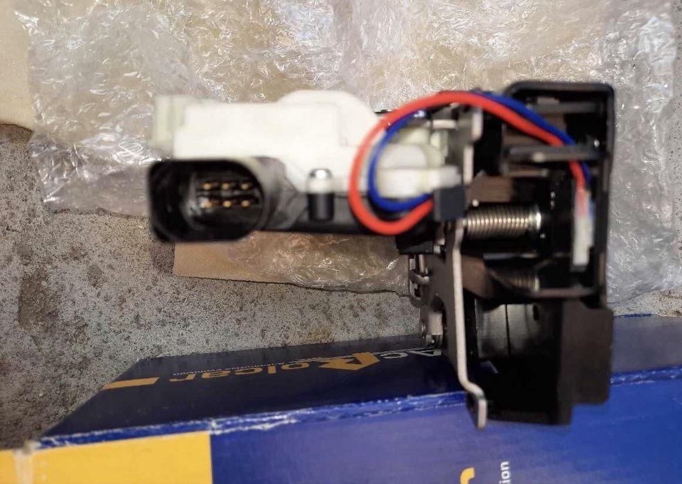 Incuietoare usa  spate VW Golf Passat ,Skoda Octavia