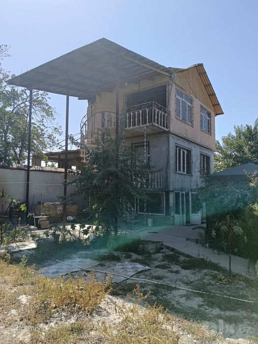 Dacha sotiladi  plem savhozdan utganda hama sharoeiti bor