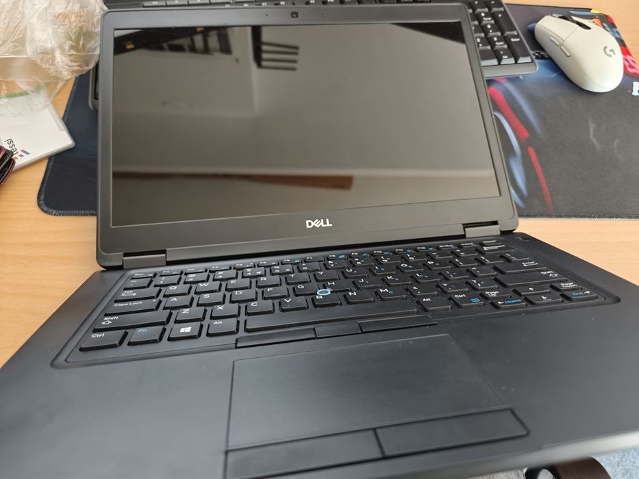 Продавам лаптоп Dell Latitude 5490