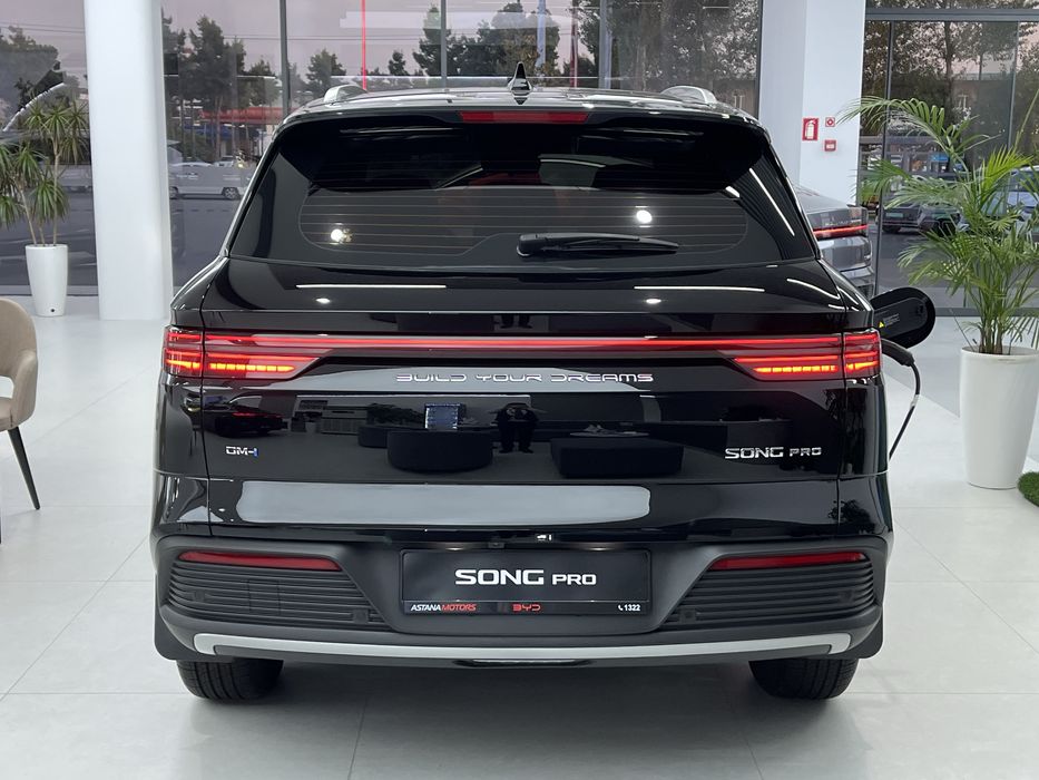 BYD Song Pro DM-i 71 Km Flagship в официалном диллерсом автосалоне BYD