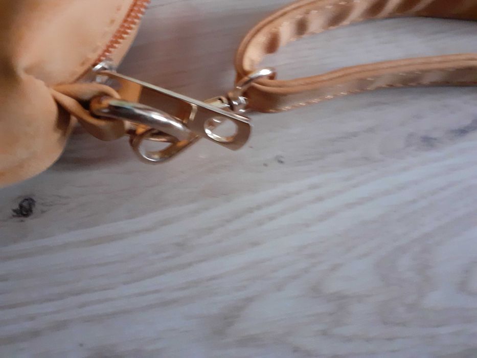 Дамска чанта нова, интересен цвят