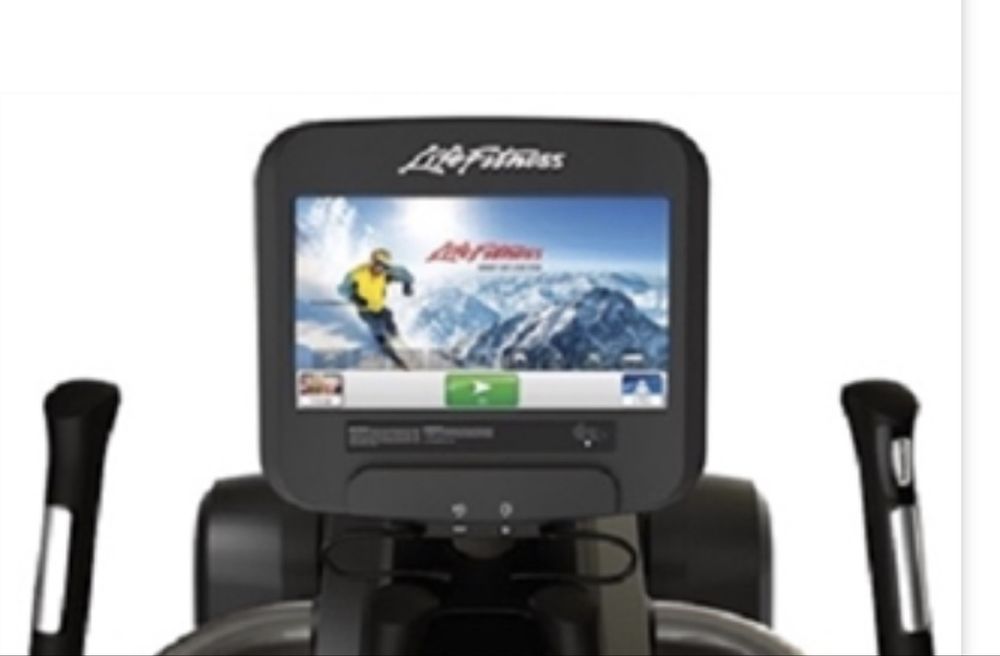 Life Fitness FlexStrider, consolă premium Discover SE2, în stare NOUĂ (nefolosit).