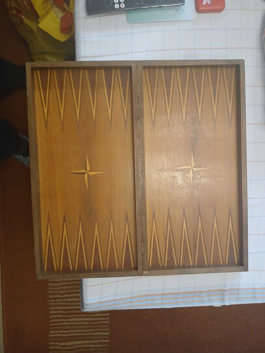 Продавам Шах и табла