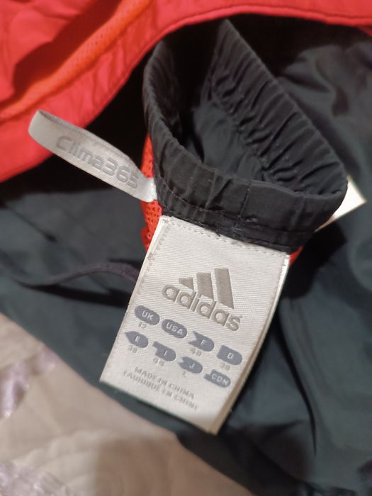 Продам костюмы спортивные