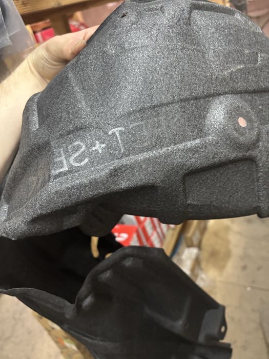 Подкрыльник задний камри 40-45 левый