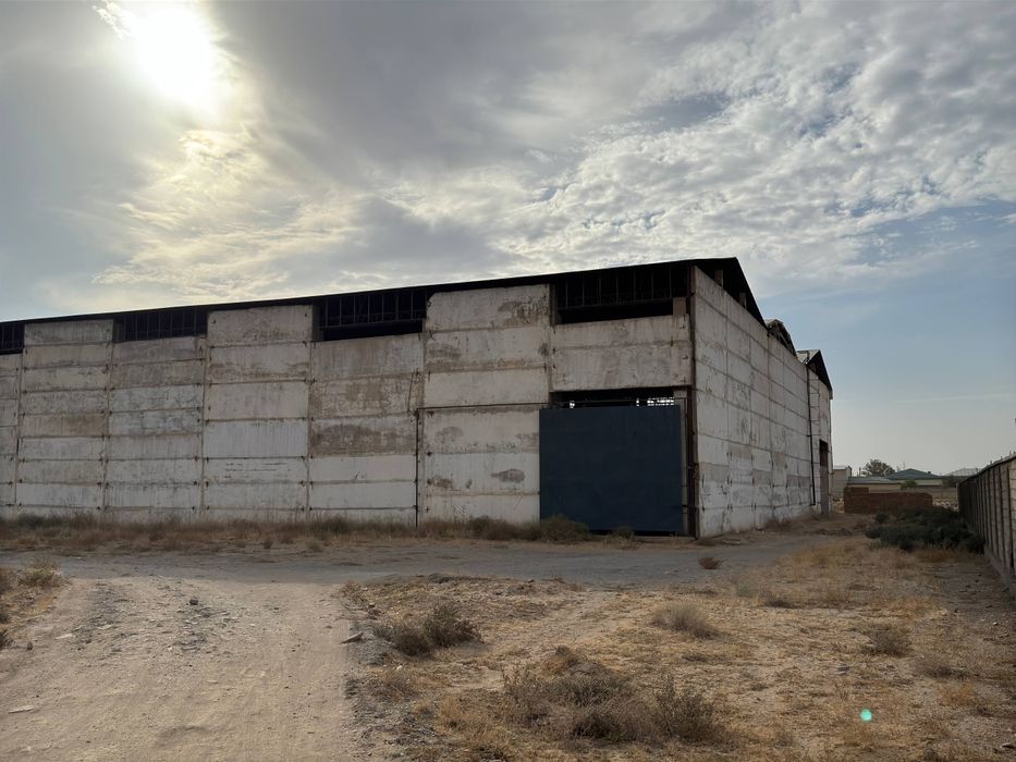 Ishlab chiqarish sexi va omborxona binosi