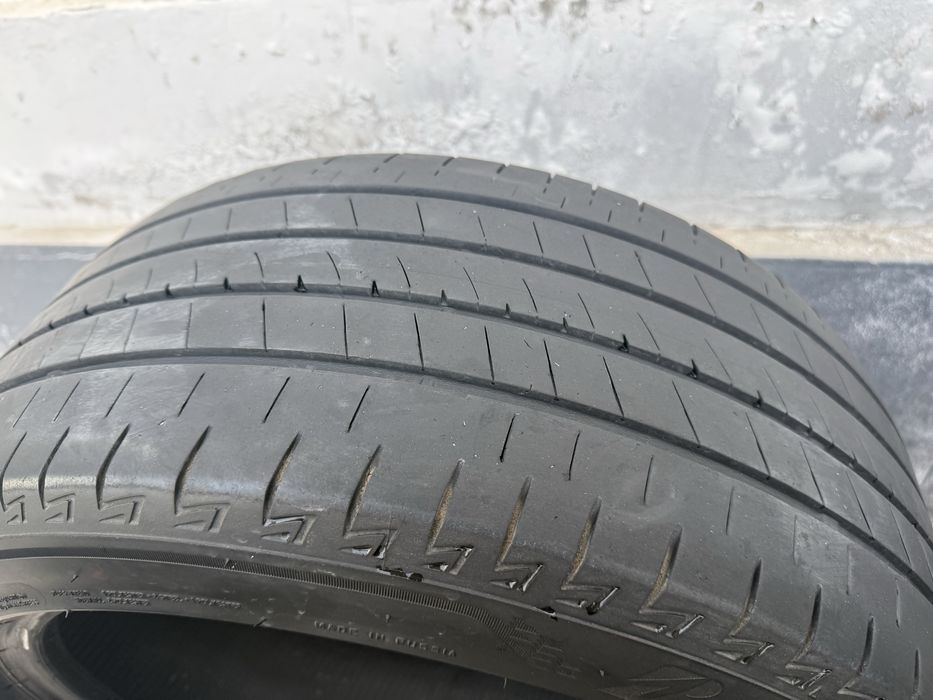 Продам летние шины Bridgestone 235/45/18