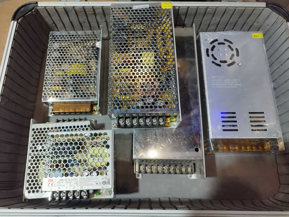 Diferite modele sursa alimentator 5 si 12 Volti