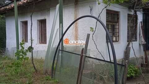 Продава едноетажна къща 60 кв.м с двор 1171 кв.м, в село Михилци