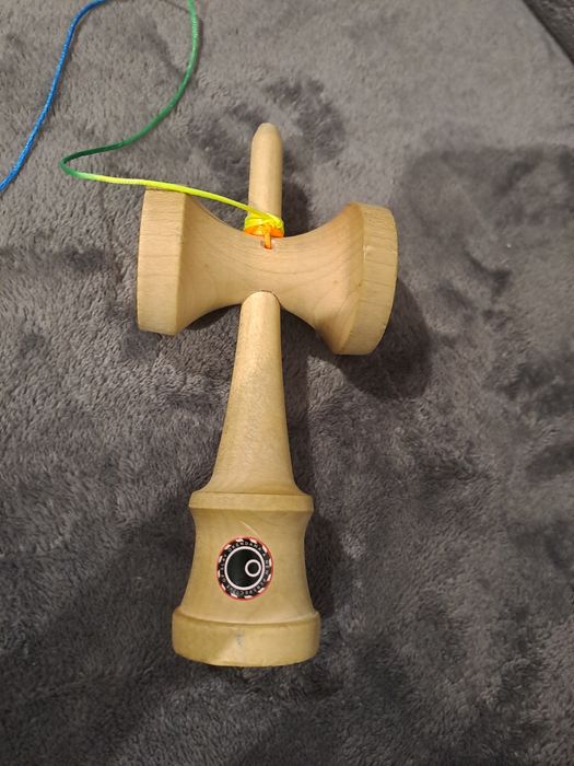 Vand kendama cu ken de la O kendama si bila brocken shape