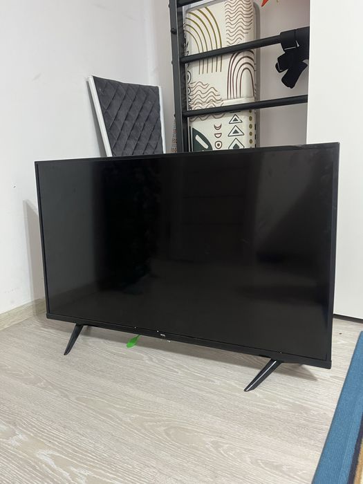 Телевизор TCL.