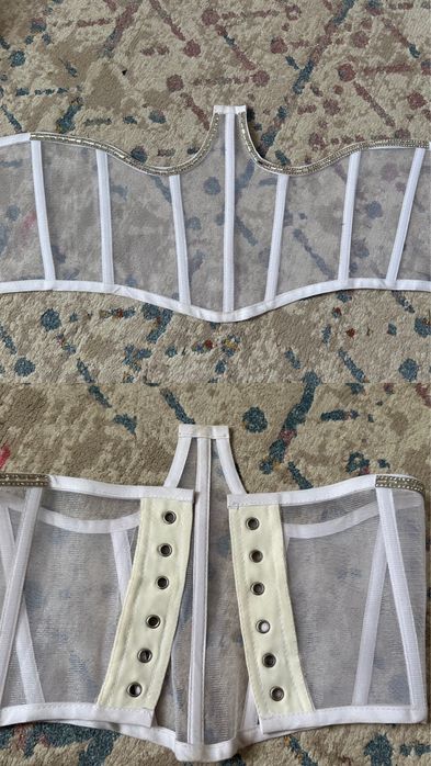 Белый корсет в отличном состоянии