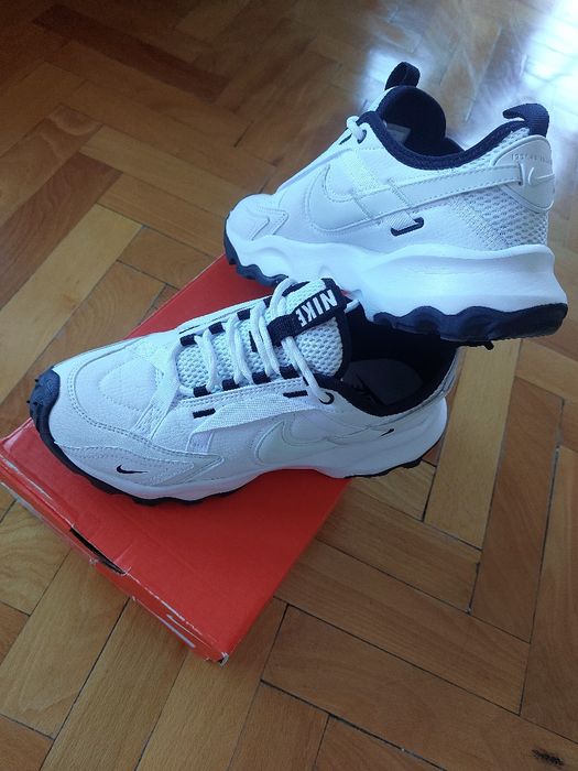 Дамски маратонки Nike