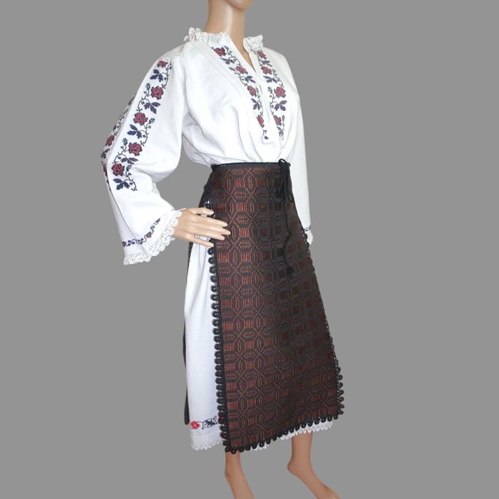 Costum popular vechi din Banat , costum traditional autentic S-M