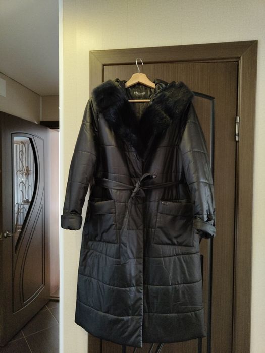 Продам пальто демисезонные. Зимой теплое