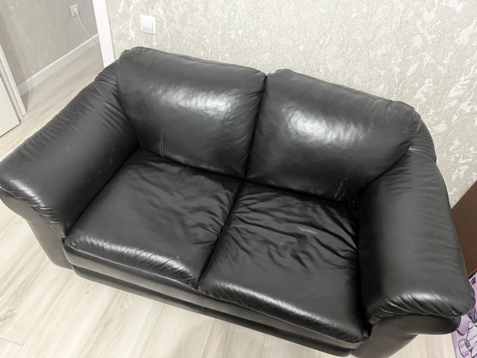 Продается диван кожзам б/у