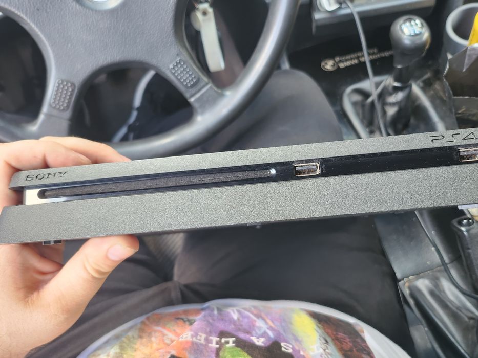 Ps 4 slim 1tb продам