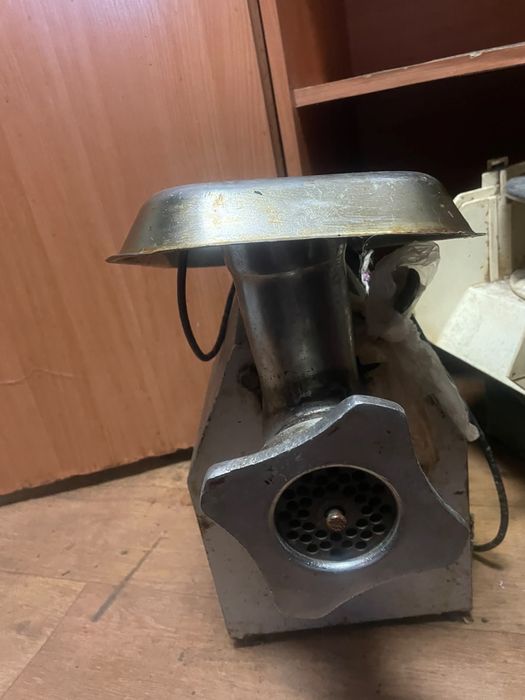 Мясорубка продам