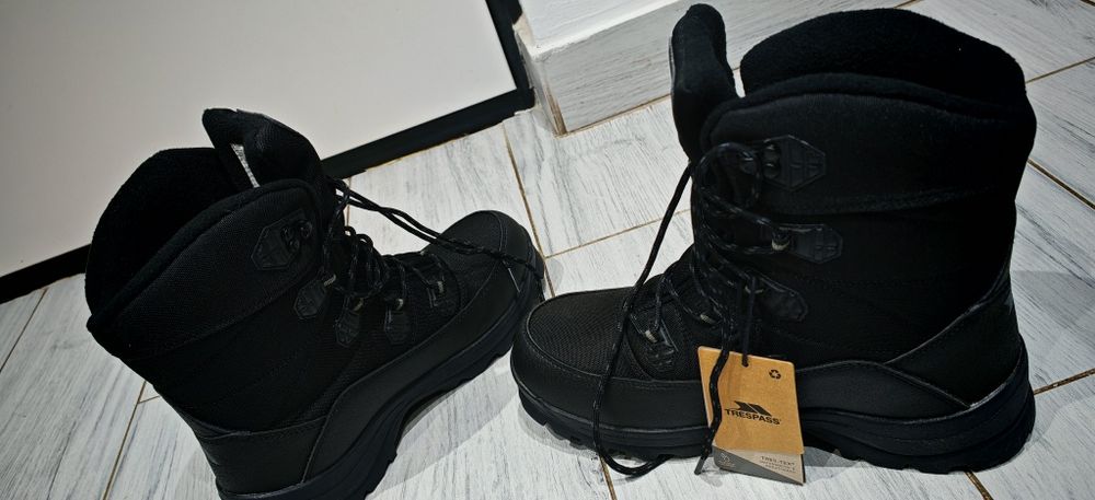 Vând ghete iarna Trespass