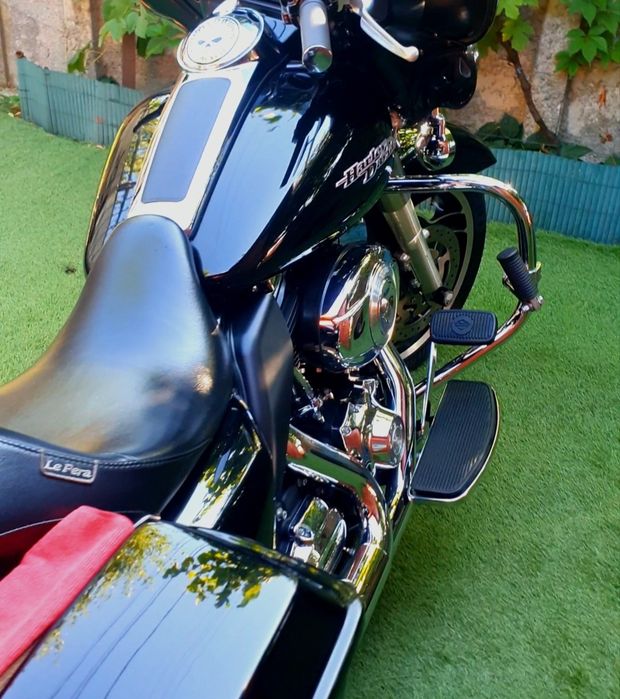 Harley-Davidson streed glide vând/schimb cu Breakout