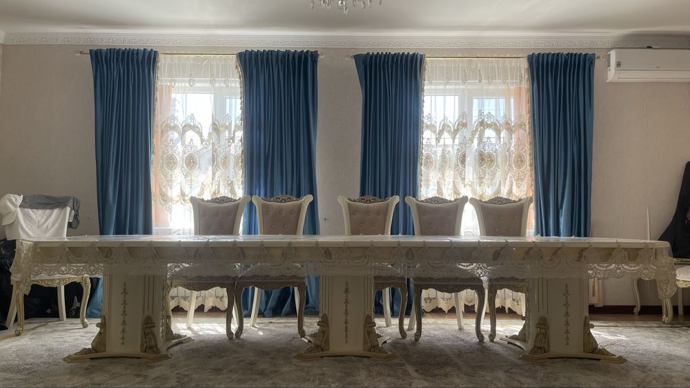 Стол без стульев