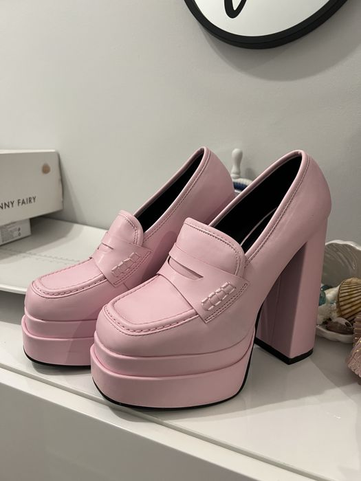 Високи обувки на ток