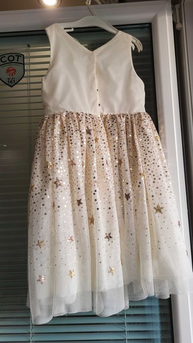 Продавам детски коледни роклички р.122