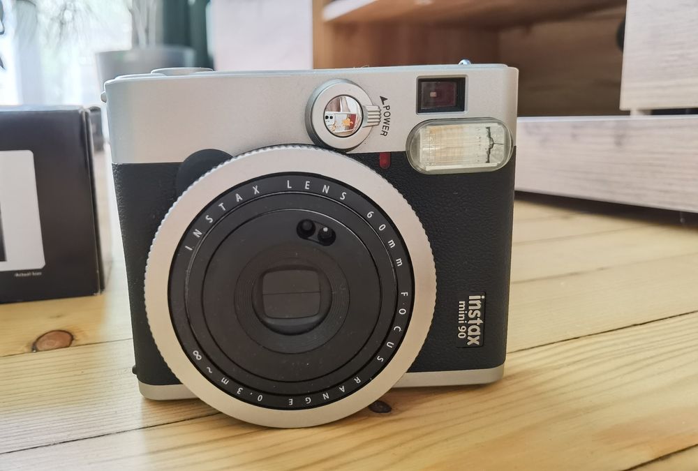 Фотоапарат за моментни снимки Fujifilm Instax Mini 90 Neo classic