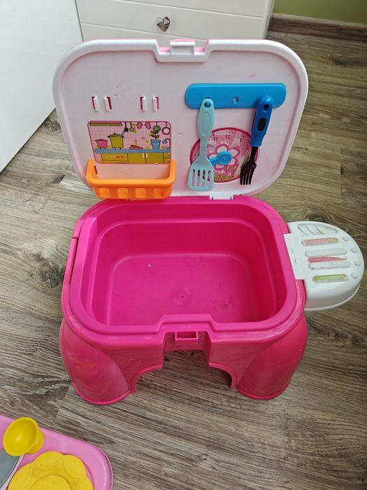 Продавам портативна детска кухня тип столче