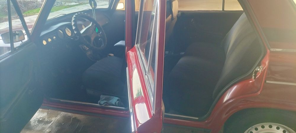 VAZ 2106 Sotiladi.Yil 1995.Holati Edyal.Geniralka Davirnis Bo'ladi.